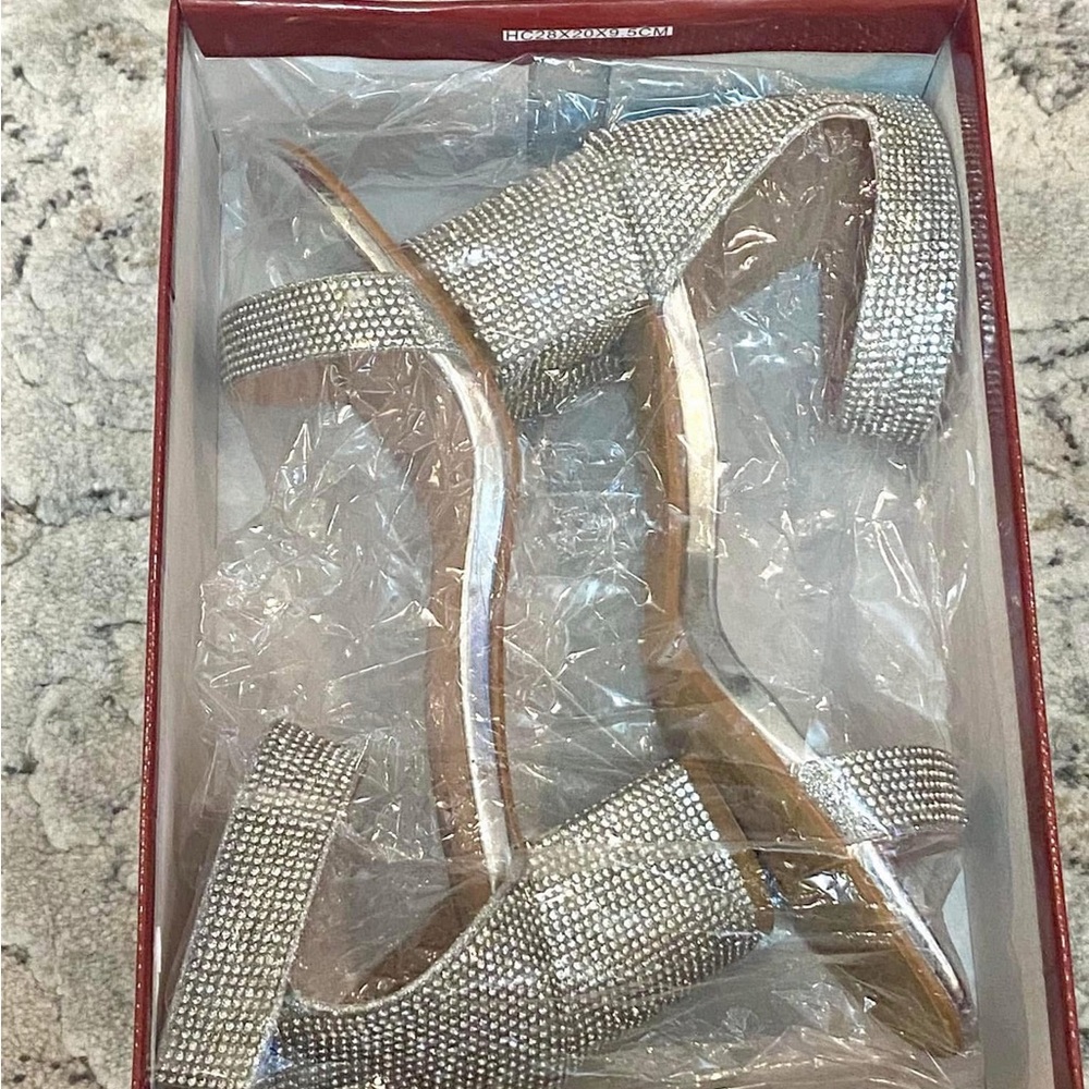 Delicacy Silver Rhinestone Sandals